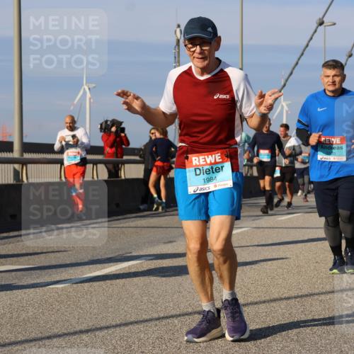 03.10.2025 - Köhlbrandbrückenlauf Strokosch-Dieckow http://msf.ph/oto/9121485 03.10.2025 09:57:04 Position 2 1984, 3163 meine-sportfotos.de