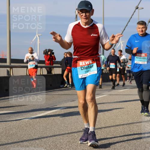 03.10.2025 - Köhlbrandbrückenlauf Strokosch-Dieckow http://msf.ph/oto/9121488 03.10.2025 09:57:04 Position 2 1984, 3163 meine-sportfotos.de
