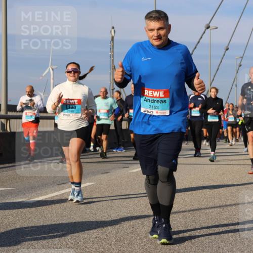 03.10.2025 - Köhlbrandbrückenlauf Strokosch-Dieckow http://msf.ph/oto/9121491 03.10.2025 09:57:05 Position 2 2340, 3163 meine-sportfotos.de