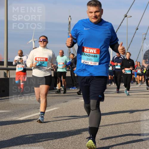 03.10.2025 - Köhlbrandbrückenlauf Strokosch-Dieckow http://msf.ph/oto/9121499 03.10.2025 09:57:06 Position 2 2340, 3163 meine-sportfotos.de