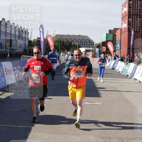 03.10.2025 - Köhlbrandbrückenlauf Jannik Wohlers http://msf.ph/oto/9121519 03.10.2025 13:36:27 Ziel 4735, 5219, 6003, 6004 meine-sportfotos.de