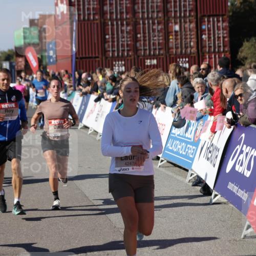 03.10.2025 - Köhlbrandbrückenlauf Jannik Wohlers http://msf.ph/oto/9121522 03.10.2025 13:04:43 Ziel 4022, 4061, 4236, 4246, 4247, 4303, 4449, 4713, 4724, 4831, 5849, 5948, 5968, 6092, 6268, 6470, 6716 meine-sportfotos.de