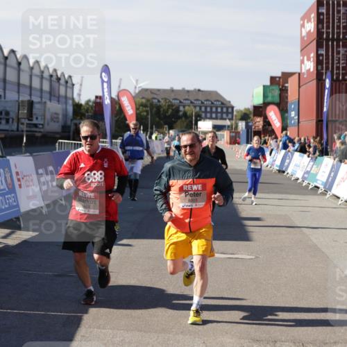 03.10.2025 - Köhlbrandbrückenlauf Jannik Wohlers http://msf.ph/oto/9121529 03.10.2025 13:36:27 Ziel 4735, 5219, 6003, 6004 meine-sportfotos.de