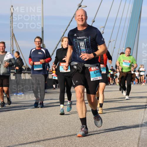 03.10.2025 - Köhlbrandbrückenlauf Strokosch-Dieckow http://msf.ph/oto/9121532 03.10.2025 09:57:08 Position 2 3052, 1895 meine-sportfotos.de