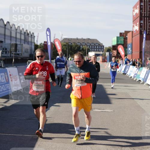 03.10.2025 - Köhlbrandbrückenlauf Jannik Wohlers http://msf.ph/oto/9121547 03.10.2025 13:36:28 Ziel 4735, 5219, 5278, 6003, 6004 meine-sportfotos.de