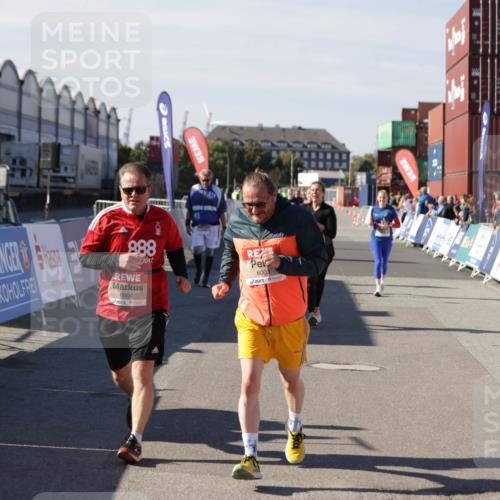 03.10.2025 - Köhlbrandbrückenlauf Jannik Wohlers http://msf.ph/oto/9121552 03.10.2025 13:36:28 Ziel 4735, 5219, 5278, 6003, 6004 meine-sportfotos.de