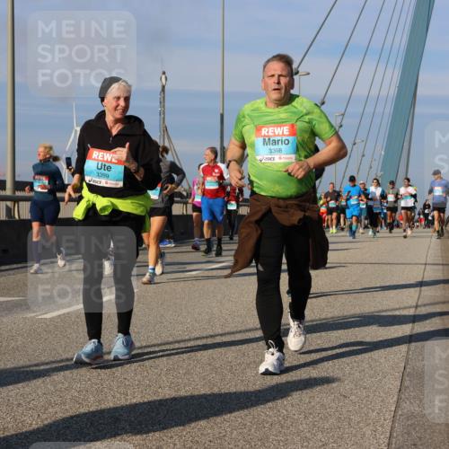 03.10.2025 - Köhlbrandbrückenlauf Strokosch-Dieckow http://msf.ph/oto/9121565 03.10.2025 09:57:14 Position 2 3399, 3398 meine-sportfotos.de