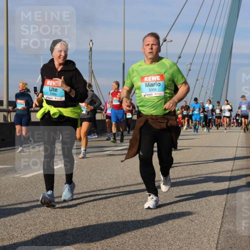 03.10.2025 - Köhlbrandbrückenlauf Strokosch-Dieckow http://msf.ph/oto/9121568 03.10.2025 09:57:14 Position 2 3399, 3398 meine-sportfotos.de