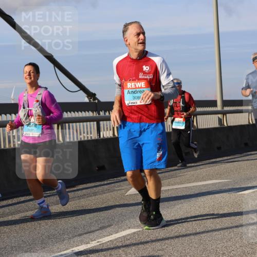 03.10.2025 - Köhlbrandbrückenlauf Strokosch-Dieckow http://msf.ph/oto/9121605 03.10.2025 09:57:19 Position 2 2637, 3088, 1993 meine-sportfotos.de