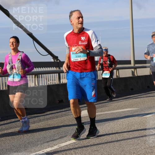 03.10.2025 - Köhlbrandbrückenlauf Strokosch-Dieckow http://msf.ph/oto/9121607 03.10.2025 09:57:19 Position 2 2687, 3088, 1993 meine-sportfotos.de
