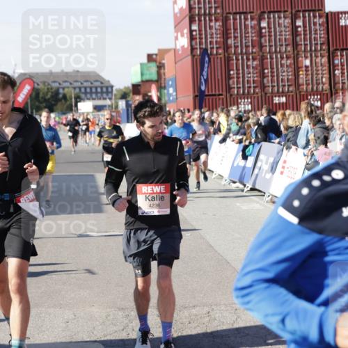 03.10.2025 - Köhlbrandbrückenlauf Jannik Wohlers http://msf.ph/oto/9121615 03.10.2025 13:04:45 Ziel 4022, 4061, 4236, 4246, 4247, 4303, 4449, 4713, 4724, 4831, 5849, 5948, 5968, 6268, 6470, 6716 meine-sportfotos.de