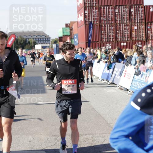 03.10.2025 - Köhlbrandbrückenlauf Jannik Wohlers http://msf.ph/oto/9121621 03.10.2025 13:04:45 Ziel 4022, 4061, 4236, 4246, 4247, 4303, 4449, 4713, 4724, 4831, 5849, 5948, 5968, 6268, 6470, 6716 meine-sportfotos.de