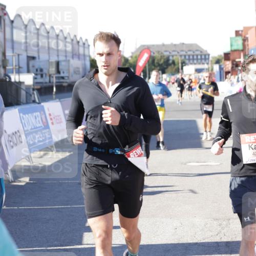 03.10.2025 - Köhlbrandbrückenlauf Jannik Wohlers http://msf.ph/oto/9121632 03.10.2025 13:04:46 Ziel 4022, 4061, 4236, 4246, 4247, 4303, 4449, 4713, 4724, 4831, 5849, 5948, 5968, 6268, 6470, 6716 meine-sportfotos.de