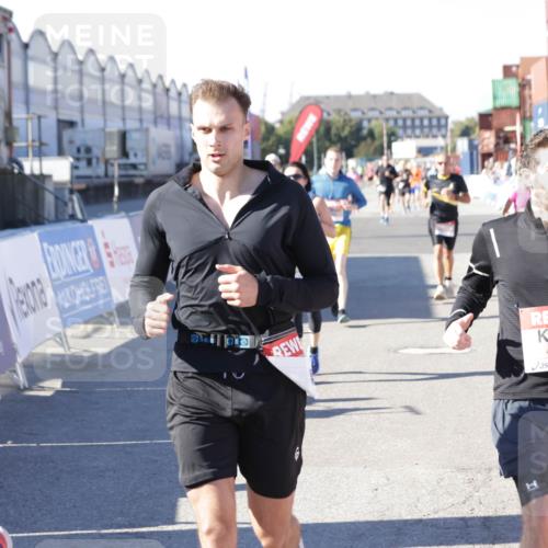 03.10.2025 - Köhlbrandbrückenlauf Jannik Wohlers http://msf.ph/oto/9121636 03.10.2025 13:04:46 Ziel 4022, 4061, 4236, 4246, 4247, 4303, 4449, 4713, 4724, 4831, 5849, 5948, 5968, 6268, 6470, 6716 meine-sportfotos.de