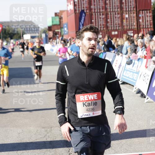 03.10.2025 - Köhlbrandbrückenlauf Jannik Wohlers http://msf.ph/oto/9121651 03.10.2025 13:04:46 Ziel 4022, 4061, 4236, 4246, 4247, 4303, 4449, 4713, 4724, 4831, 5849, 5948, 5968, 6268, 6470, 6716 meine-sportfotos.de