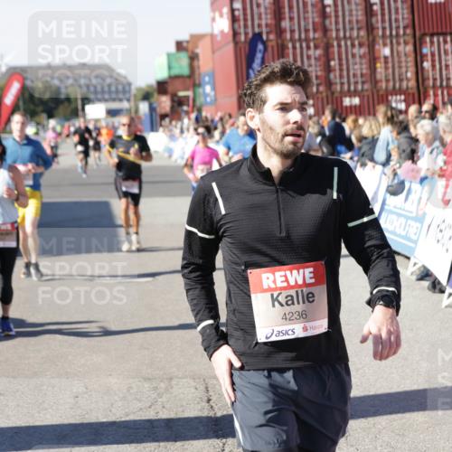 03.10.2025 - Köhlbrandbrückenlauf Jannik Wohlers http://msf.ph/oto/9121656 03.10.2025 13:04:46 Ziel 4022, 4061, 4236, 4246, 4247, 4303, 4449, 4713, 4724, 4831, 5849, 5948, 5968, 6268, 6470, 6716 meine-sportfotos.de