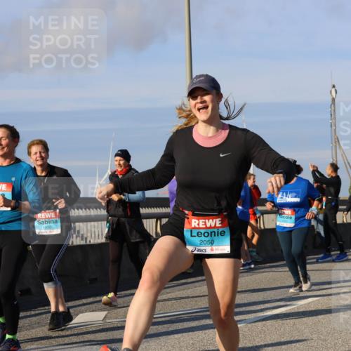 03.10.2025 - Köhlbrandbrückenlauf Strokosch-Dieckow http://msf.ph/oto/9121704 03.10.2025 09:57:32 Position 2 2019, 20, 1950, 2050 meine-sportfotos.de