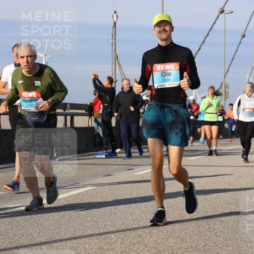 03.10.2025 - Köhlbrandbrückenlauf Strokosch-Dieckow http://msf.ph/oto/9121708 03.10.2025 09:57:35 Position 2 1713, 1539, 2451 meine-sportfotos.de