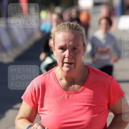 03.10.2025 - Köhlbrandbrückenlauf Jannik Wohlers http://msf.ph/oto/9121709 03.10.2025 13:36:37 Ziel 4735, 5199, 5278, 5585, 5767, 6003, 6004, 6023, 6825 meine-sportfotos.de