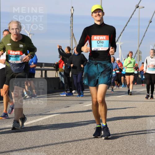 03.10.2025 - Köhlbrandbrückenlauf Strokosch-Dieckow http://msf.ph/oto/9121714 03.10.2025 09:57:35 Position 2 1713, 1539, 2451 meine-sportfotos.de