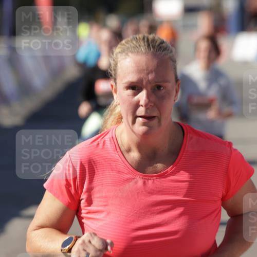03.10.2025 - Köhlbrandbrückenlauf Jannik Wohlers http://msf.ph/oto/9121716 03.10.2025 13:36:38 Ziel 4735, 5199, 5278, 5585, 5767, 6003, 6004, 6023, 6825 meine-sportfotos.de