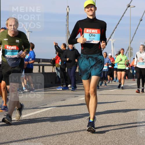 03.10.2025 - Köhlbrandbrückenlauf Strokosch-Dieckow http://msf.ph/oto/9121717 03.10.2025 09:57:35 Position 2 1713, 1539, 2451 meine-sportfotos.de