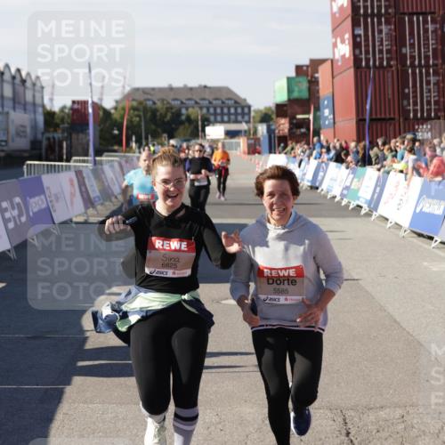 03.10.2025 - Köhlbrandbrückenlauf Jannik Wohlers http://msf.ph/oto/9121720 03.10.2025 13:36:40 Ziel 4735, 4974, 5199, 5278, 5585, 5767, 6023, 6825 meine-sportfotos.de
