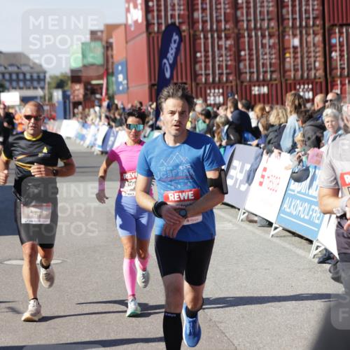 03.10.2025 - Köhlbrandbrückenlauf Jannik Wohlers http://msf.ph/oto/9121723 03.10.2025 13:04:48 Ziel 4022, 4061, 4236, 4246, 4247, 4303, 4449, 4724, 4831, 5849, 5948, 5968, 6268, 6470, 6716 meine-sportfotos.de