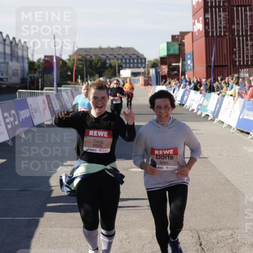 03.10.2025 - Köhlbrandbrückenlauf Jannik Wohlers http://msf.ph/oto/9121726 03.10.2025 13:36:40 Ziel 4735, 4974, 5199, 5278, 5585, 5767, 6023, 6825 meine-sportfotos.de