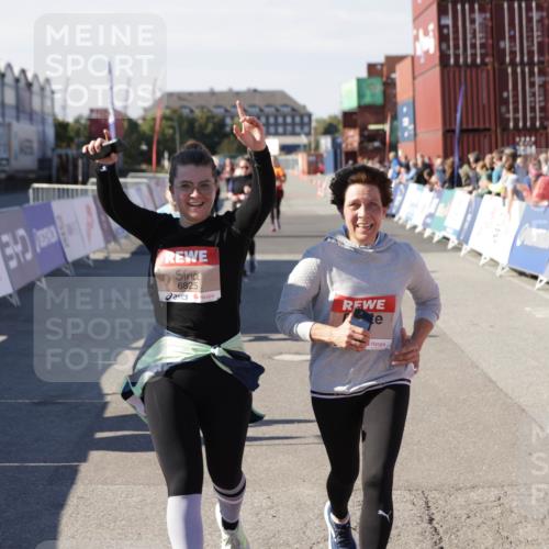 03.10.2025 - Köhlbrandbrückenlauf Jannik Wohlers http://msf.ph/oto/9121740 03.10.2025 13:36:40 Ziel 4735, 4974, 5199, 5278, 5585, 5767, 6023, 6825 meine-sportfotos.de