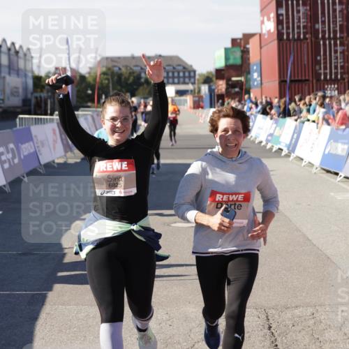 03.10.2025 - Köhlbrandbrückenlauf Jannik Wohlers http://msf.ph/oto/9121744 03.10.2025 13:36:40 Ziel 4735, 4974, 5199, 5278, 5585, 5767, 6023, 6825 meine-sportfotos.de