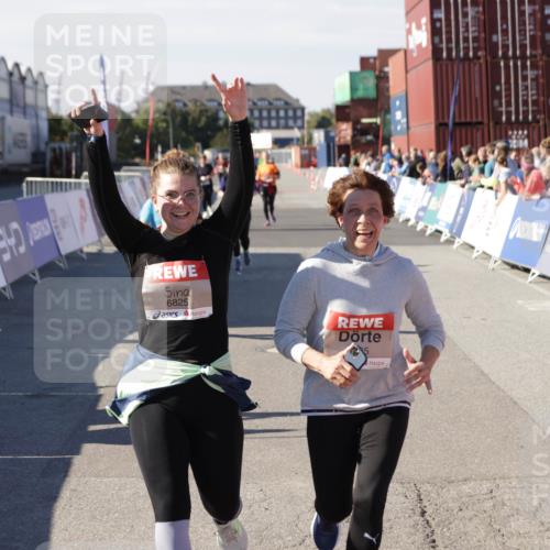 03.10.2025 - Köhlbrandbrückenlauf Jannik Wohlers http://msf.ph/oto/9121747 03.10.2025 13:36:40 Ziel 4735, 4974, 5199, 5278, 5585, 5767, 6023, 6825 meine-sportfotos.de