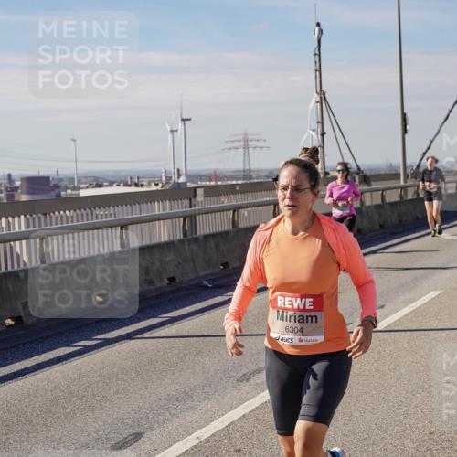 03.10.2025 - Köhlbrandbrückenlauf Michael Burmester http://msf.ph/oto/9121753 03.10.2025 13:03:29 Position 2 6304 meine-sportfotos.de