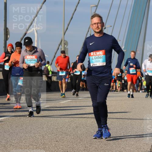 03.10.2025 - Köhlbrandbrückenlauf Strokosch-Dieckow http://msf.ph/oto/9121770 03.10.2025 09:57:43 Position 2 2004, 2393, 7, 2509 meine-sportfotos.de