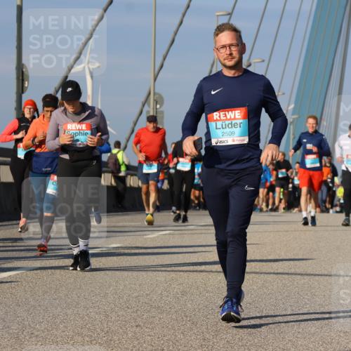 03.10.2025 - Köhlbrandbrückenlauf Strokosch-Dieckow http://msf.ph/oto/9121774 03.10.2025 09:57:43 Position 2 2004, 2509 meine-sportfotos.de
