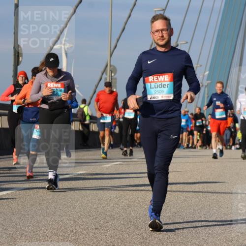 03.10.2025 - Köhlbrandbrückenlauf Strokosch-Dieckow http://msf.ph/oto/9121777 03.10.2025 09:57:43 Position 2 2004, 2509 meine-sportfotos.de