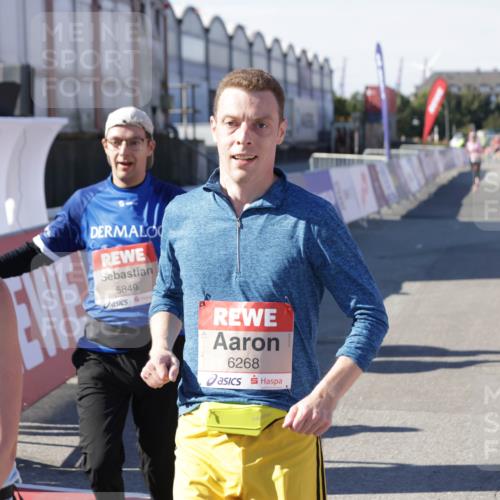03.10.2025 - Köhlbrandbrückenlauf Jannik Wohlers http://msf.ph/oto/9121783 03.10.2025 13:04:50 Ziel 4022, 4061, 4236, 4240, 4246, 4247, 4303, 4449, 4724, 4831, 5849, 5948, 5968, 6268, 6470, 6716 meine-sportfotos.de
