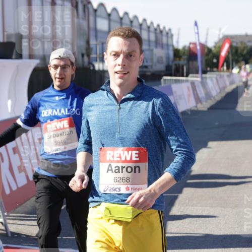03.10.2025 - Köhlbrandbrückenlauf Jannik Wohlers http://msf.ph/oto/9121789 03.10.2025 13:04:50 Ziel 4022, 4061, 4236, 4240, 4246, 4247, 4303, 4449, 4724, 4831, 5849, 5948, 5968, 6268, 6470, 6716 meine-sportfotos.de