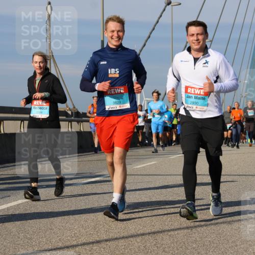 03.10.2025 - Köhlbrandbrückenlauf Strokosch-Dieckow http://msf.ph/oto/9121810 03.10.2025 09:57:52 Position 2 2284, 3829, 2930 meine-sportfotos.de