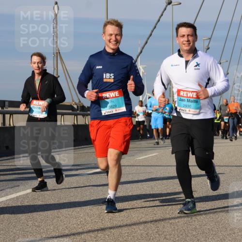 03.10.2025 - Köhlbrandbrückenlauf Strokosch-Dieckow http://msf.ph/oto/9121816 03.10.2025 09:57:53 Position 2 2284, 3829, 2930 meine-sportfotos.de