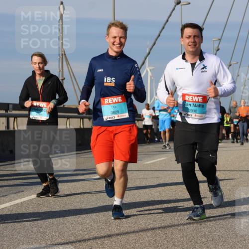 03.10.2025 - Köhlbrandbrückenlauf Strokosch-Dieckow http://msf.ph/oto/9121818 03.10.2025 09:57:53 Position 2 2284, 3829, 2930 meine-sportfotos.de