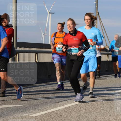 03.10.2025 - Köhlbrandbrückenlauf Strokosch-Dieckow http://msf.ph/oto/9121844 03.10.2025 09:58:00 Position 2 2862, 1348, 2204 meine-sportfotos.de