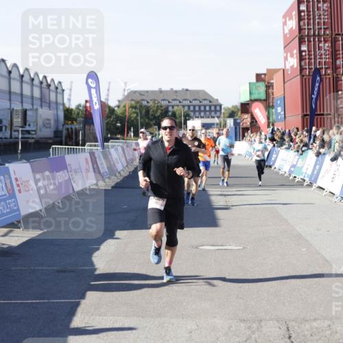 03.10.2025 - Köhlbrandbrückenlauf Jannik Wohlers http://msf.ph/oto/9121846 03.10.2025 13:04:55 Ziel 4061, 4175, 4217, 4240, 4303, 4449, 5670, 5785, 5849, 5952, 5968, 6268, 6561, 6716 meine-sportfotos.de