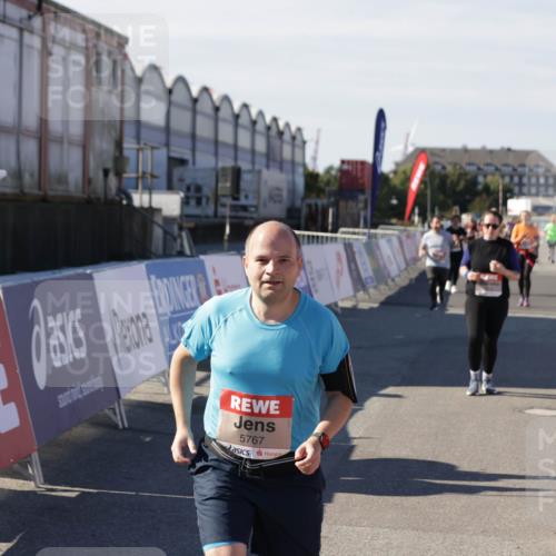 03.10.2025 - Köhlbrandbrückenlauf Jannik Wohlers http://msf.ph/oto/9121848 03.10.2025 13:36:43 Ziel 4974, 5199, 5278, 5585, 5767, 6023, 6825 meine-sportfotos.de