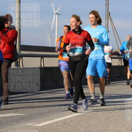 03.10.2025 - Köhlbrandbrückenlauf Strokosch-Dieckow http://msf.ph/oto/9121851 03.10.2025 09:58:00 Position 2 2204, 2239 meine-sportfotos.de