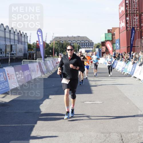 03.10.2025 - Köhlbrandbrückenlauf Jannik Wohlers http://msf.ph/oto/9121857 03.10.2025 13:04:55 Ziel 4061, 4175, 4217, 4240, 4303, 4449, 5670, 5785, 5849, 5952, 5968, 6268, 6561, 6716 meine-sportfotos.de