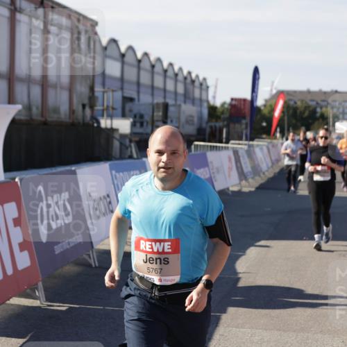 03.10.2025 - Köhlbrandbrückenlauf Jannik Wohlers http://msf.ph/oto/9121859 03.10.2025 13:36:44 Ziel 4974, 5199, 5278, 5585, 5767, 6023, 6825 meine-sportfotos.de