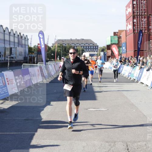 03.10.2025 - Köhlbrandbrückenlauf Jannik Wohlers http://msf.ph/oto/9121860 03.10.2025 13:04:55 Ziel 4061, 4175, 4217, 4240, 4303, 4449, 5670, 5785, 5849, 5952, 5968, 6268, 6561, 6716 meine-sportfotos.de