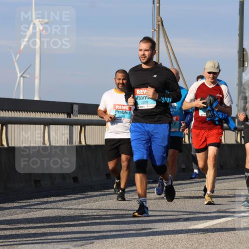 03.10.2025 - Köhlbrandbrückenlauf Strokosch-Dieckow http://msf.ph/oto/9121865 03.10.2025 09:58:02 Position 2 3346, 2239, 3090 meine-sportfotos.de