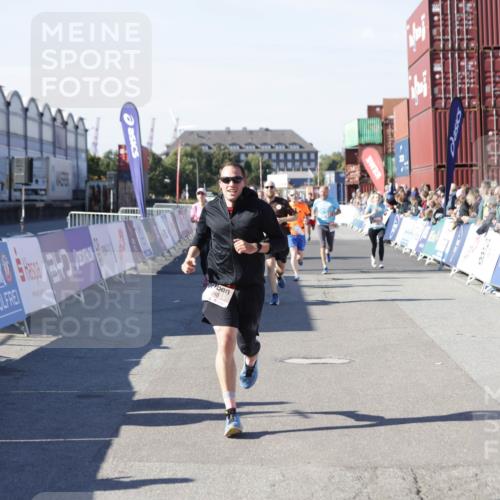 03.10.2025 - Köhlbrandbrückenlauf Jannik Wohlers http://msf.ph/oto/9121866 03.10.2025 13:04:55 Ziel 4061, 4175, 4217, 4240, 4303, 4449, 5670, 5785, 5849, 5952, 5968, 6268, 6561, 6716 meine-sportfotos.de